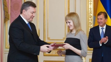 Янукович наградил украинку - чемпионку мира по шахматам