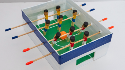 Настольный футбол в коробке из-под обуви: увлекательная поделка-игра для детей