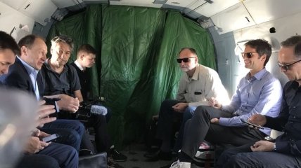 Главы МИД Украины и Германии на вертолете отправились в Мариуполь