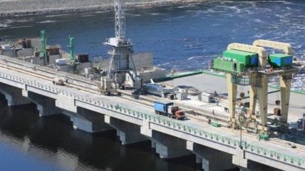 В РФ вследствие прорыва плотины произошла авария на ГЭС (Видео)