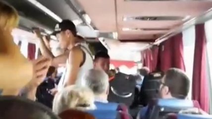 "А что, так можно было?": водитель автобуса обманул людей на деньги (видео)