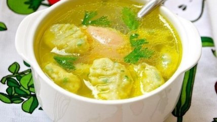 Клецки шпинатные с куриным бульоном