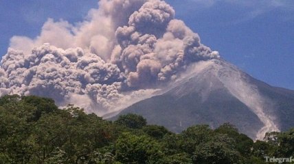 В Гватемале эвакуируют людей из-за извержения вулкана