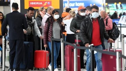 Через перевірки на коронавірус в аеропортах США виникли довжелезні черги
