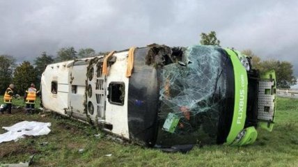 Во Франции перевернулся автобус: есть пострадавшие