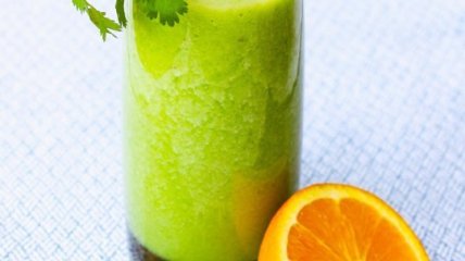 Тропический напиток с кинзой