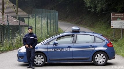 При нападении на туристов во Франции выжили два ребенка
