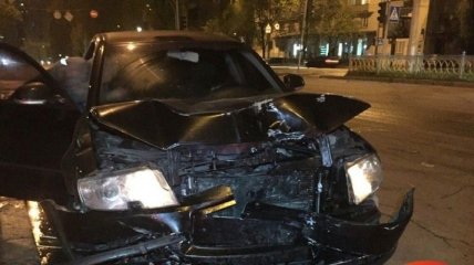 В Киеве пьяный водитель врезался в бус