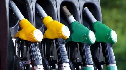 В Украине продолжает дешеветь бензин