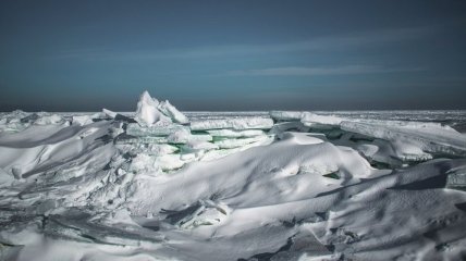 Леденящую красоту Азовского моря показали на фото и видео