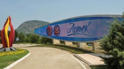 Беда не приходит одна: в крымском "Артеке" - массовое ЧП с детьми