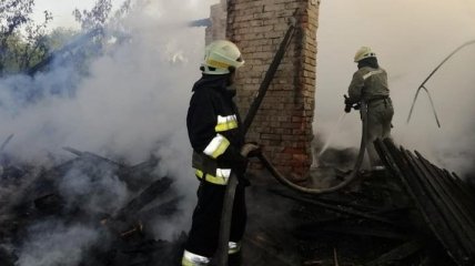 Біля Дніпра сталася пожежа в покинутій будівлі площею 300 кв. м