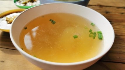 Як правильно солити супи