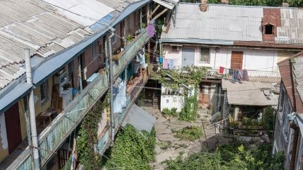 В Одесі обвалилася стіна житлового будинку: під завалами шукають людей