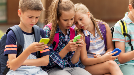 Кибербуллинг: 8 советов родителям как защитить детей от опасностей в интернете
