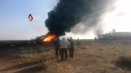 Черный дым столбом: в Сирии пожар на нефтепроводе. Видео