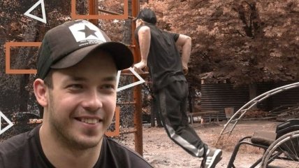 Болезнь - не помеха: в Харькове парень на коляске занимается воркаутом (видео)