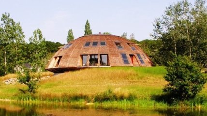 Необычный эко-дом "Domespace" в форме летающей тарелки (Фото) 