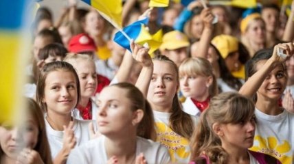 День молодежи в Украине 2020: оригинальные поздравления в стихах, открытки