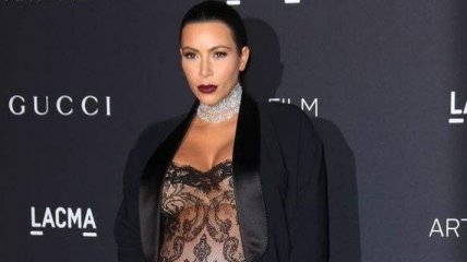 Ким Кардашьян шокировала публику своим нарядом