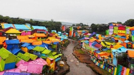 Невероятно красочная "Радужная деревня" в Индонезии (Фото)