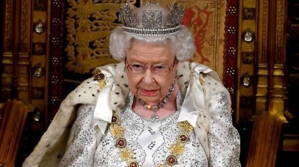 СМИ: Елизавета II может отречься от престола в свое 95-летие