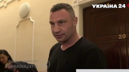 Ложная тревога? Появилось видео, как Кличко общается с правоохранителями в своем доме