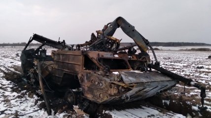 Остатки российской технике разбросаны вдоль линии фронта