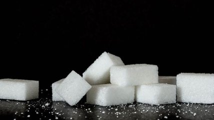 Медики объяснили, стоит ли полностью отказываться от сахара