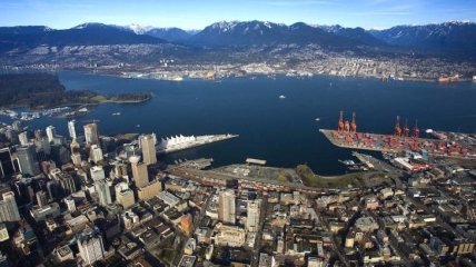 Протесты в Канаде вызвали очереди из судов в крупнейших портах страны