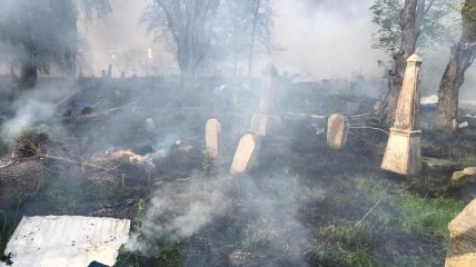 Разбомбленное россиянами еврейское кладбище в Глухове