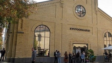 "Каждый сам за себя": рестораны в центре Киева продолжают принимать посетителей во время карантина