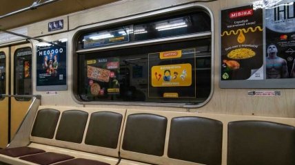 Реклама у громадському транспорті багатьох дратує