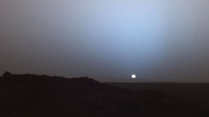 NASA засняло редкие кадры заката на Марсе. Видео