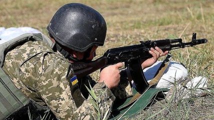 Ситуация на Донбассе: боевики ранили украинского военного 