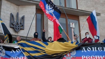 В захваченной Донецкой ОГА огласили о создании государства "Донецкая народная республика"