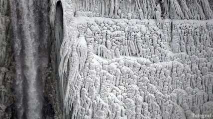 Ниагарский водопад замерз впервые за 100 лет (Фото)