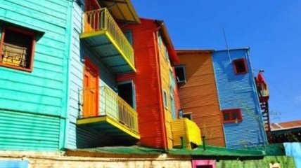 Разноцветная улица Эль Каминито в аргентинской столице (Фото) 