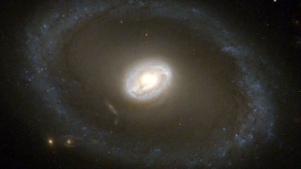 Hubble заснял странную галактику