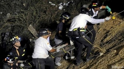 Четверо погибли и 20 ранены при падении автобуса в Гватемале
