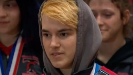 Трансгендер выиграл турнир по борьбе среди девушек в США (Видео)