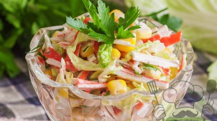 Салат из пекинской капусты и крабовых палочек