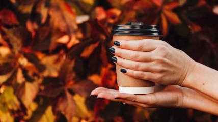 Осенний маникюр может быть разным