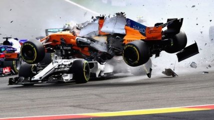 Гран-при Бельгии стартовало с жуткой аварии