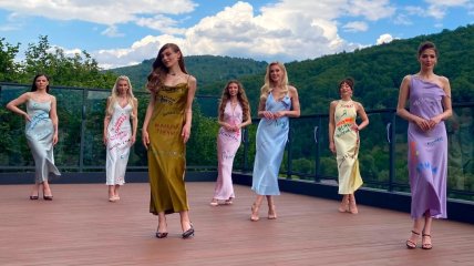 Учасниці шоу "Холостяк" із Тарасом Цимбалюком