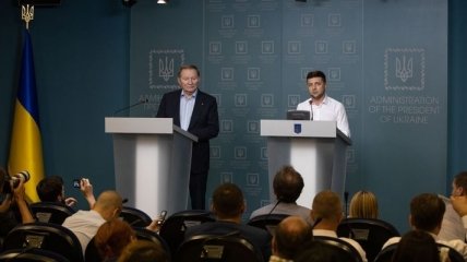Указом Зеленского назначены 4 члена ТКГ по Донбассу