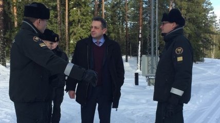 Упавший с лестницы в Финляндии посол отправлен на лечение в Украину