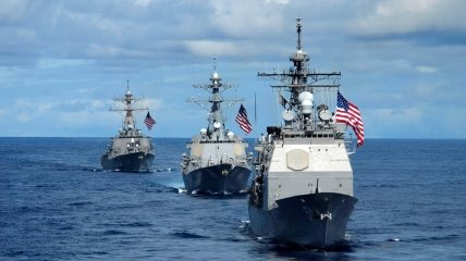Дрейф військових кораблів США