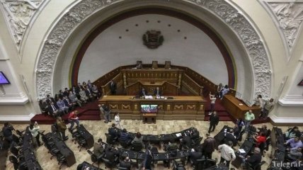 Парламент Венесуэлы отказался сложить полномочия