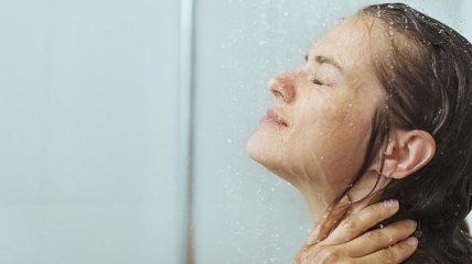 Почему нельзя умываться под душем: советы дерматологов 